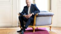 Bruno Le Maire pose le 16 avril 2026 à Paris 