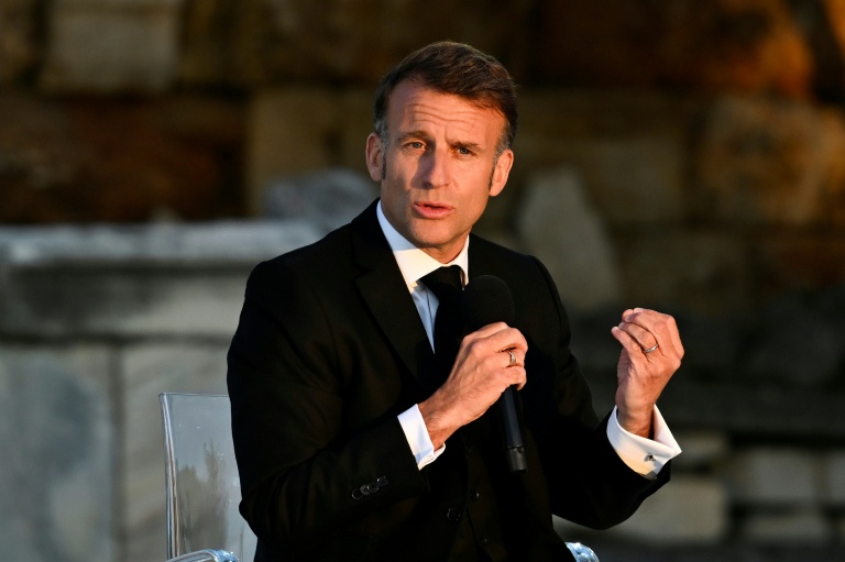 Le président français Emmanuel Macron lors d'un événement à l'Agora romaine d'Athènes, le 24 avril 2026 en Grèce
