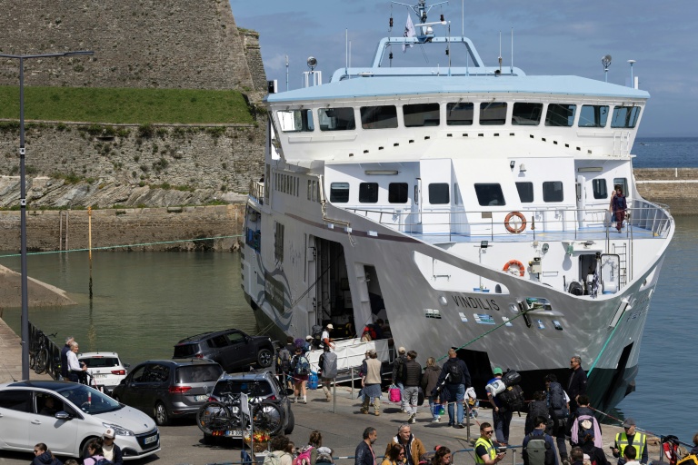 Embarquement dans le ferry au port de Palais, à Belle-Île-en-Mer, dans le Morbihan, le 17 avril 2026