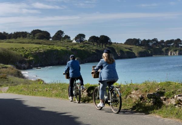 Sur une route de Belle-Île-en-Mer, dans le Morbihan, le 17 avril 2026
