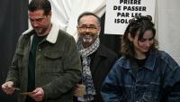 Le maire divers droite de  Béziers Robert Ménard, vote pour le 1er tour des municipales dans sa ville, le 15 mars 2026