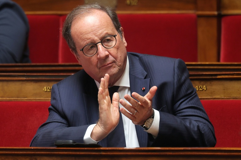 Le député et ancien président de la République François Hollande participe à une séance de questions au gouvernement à l'Assemblée nationale, le 30 juin 2026 à Paris