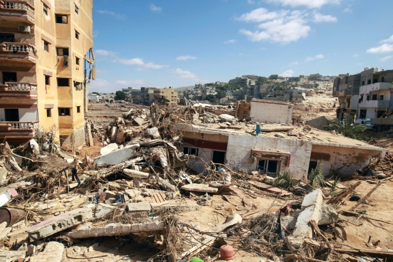 Les décombres des bâtiments effondrés après le passage de la tempête qui a frappé la ville de Derna, dans l'est de la Libye, le 14 septembre 2023