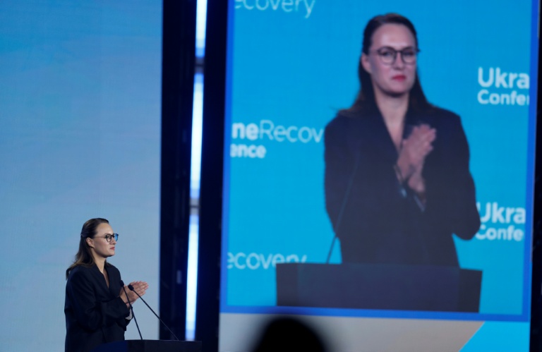 La Première minsitre ukrainienne Ioulia Svyrydenko s'adresse au public le 25 juin 2026 à Gdansk, à l'ouverture de la Conférence pour la reconstruction de l'Ukraine 