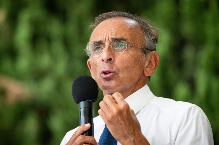 Le président du parti français d'extrême droite Reconquête, Eric Zemmour, prononce un discours à Orange, dans le sud-est de la France, le 7 septembre 2024