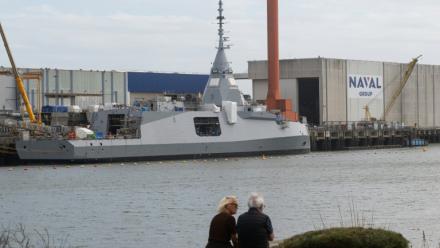 Une frégate en cours de consruction sur le site du Naval Group à Lorient, dans l'ouest de la France, le 30 septembre 2026