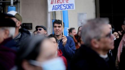 Manifestation devant l'ambassade des Etats-Unis à Madrid pour dénoncer une "agression impérialiste", après l'enlèvement du président du Venezuela Nicolas Maduro au cours d'une opération militaire américaine, le 4 janvier 2026