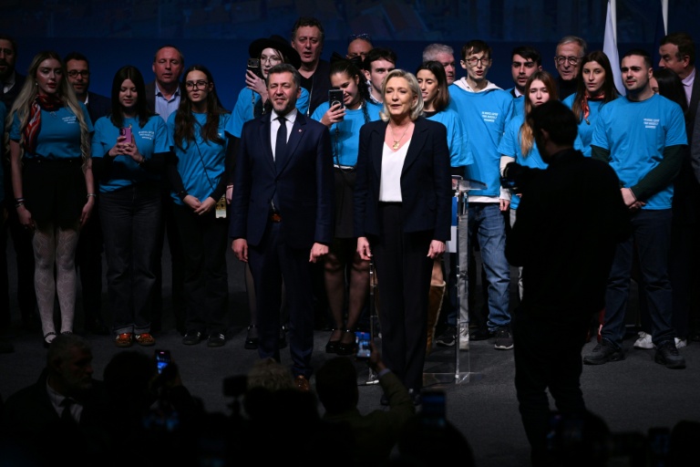Marine Le Pen, présidente du groupe parlementaire du RN et Franck Allisio, candidat du RN à la mairie de Marseille, à Marseille, le 16 janvier 2026