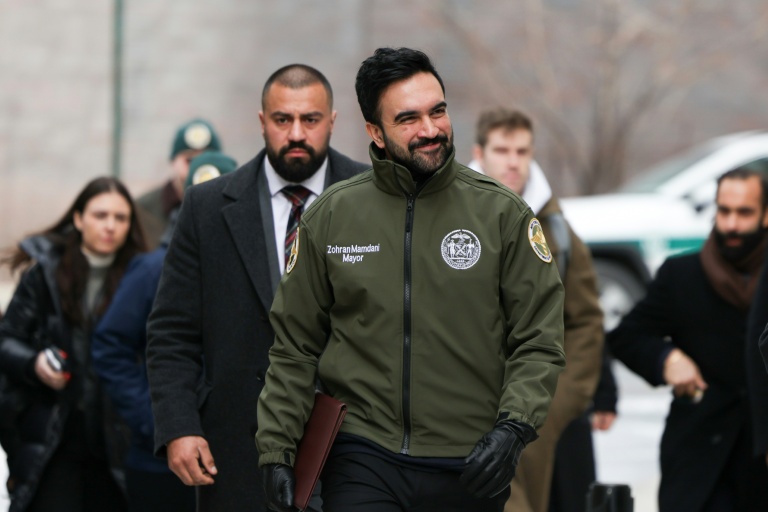 Le maire de New York Zohran Mamdani arrive à une conférence de presse à New York, le 24 janvier 2026