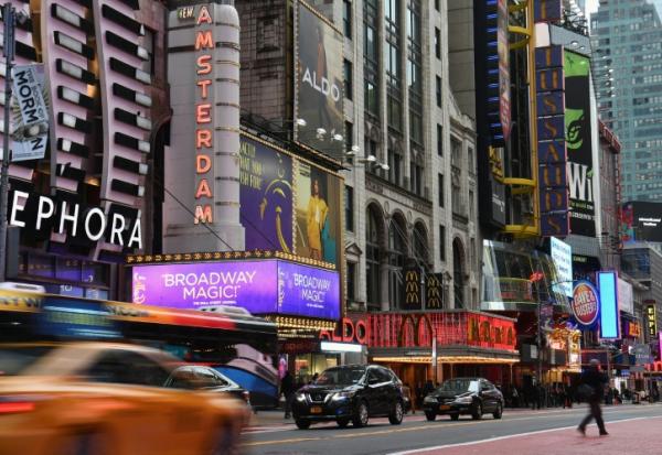 Les façades des théâtres de Broadway, à New York, le 12 mars 2020