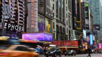 Les façades des théâtres de Broadway, à New York, le 12 mars 2020