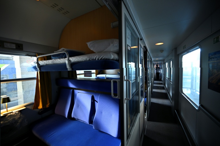 Une voiture-couchette du tout premier train de nuit Paris-Berlin lancé par la compagnie néerlando-belge European Sleeper, parti à 18H03 le 26 mars 2026. Elle relance une liaison ferroviaire nocturne entre les deux capitales européennes abandonnée fin 2025 par les chemins de fer français et allemands