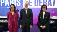 Les candidats à la mairie de Paris avant le débat le 18 mars 2026 sur BFMTV. De gauche à droite : Sophia Chikirou, Emmanuel Gregoire et Rachida Dati
