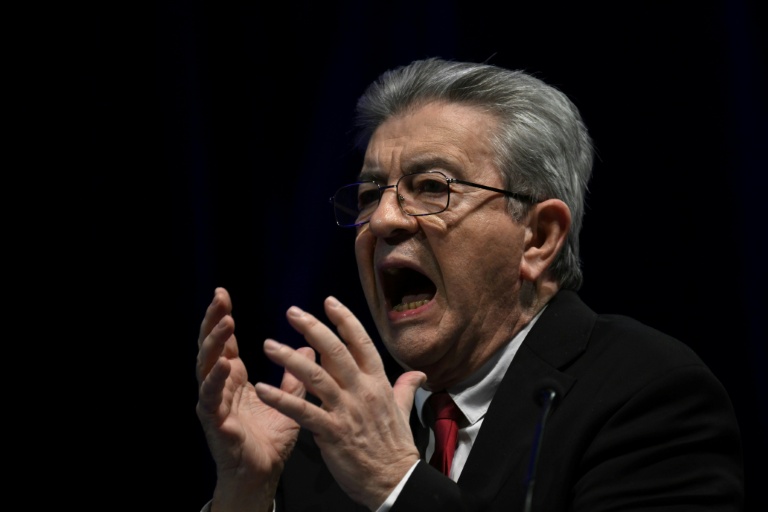 Le fondateur de La France Insoumise (LFI) Jean-Luc Mélenchon prononce un discours à Perpignan, dans les Pyrénées-Orientales, le 1er mars 2026