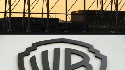 Netflix, le géant du streaming, est en passe de racheter le studio de cinéma et de télévision Warner Bros Discovery, mettant la main sur un immense catalogue de films