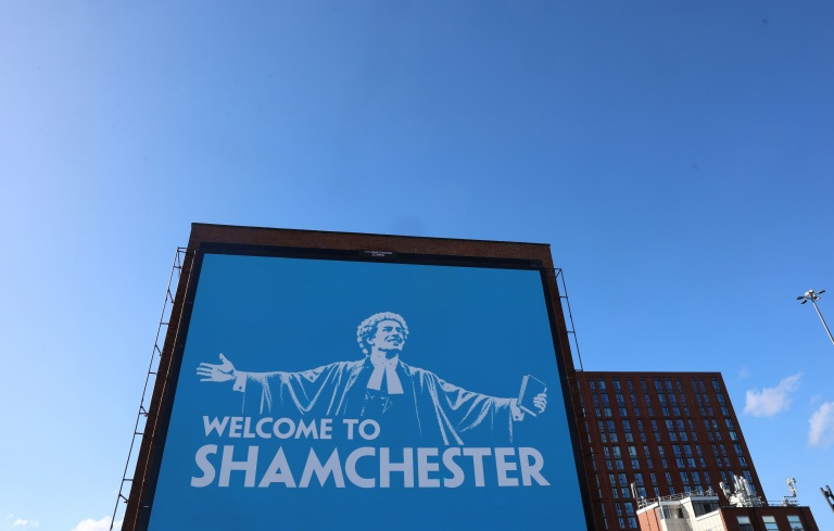 Une publicité de la société de paris sportifs Paddy Power brocarde le club de Manchester City, jugé coupable d'irrégularités financières, le 1er octobre 2026 à Manchester