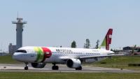 Un avion de la compagnie aérienne TAP Air Portugal sur le tarmac de l'aéroport Humberto Delgado à Lisbonne, le 2 avril 2026