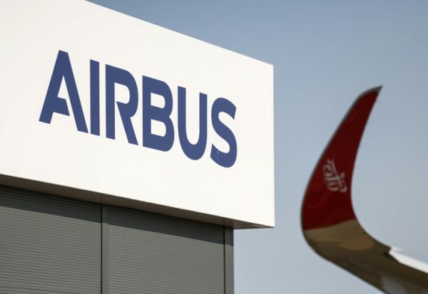 Logo d'Airbus au salon aéronautique de Farnborough, près de Londres, le 21 juillet 2026