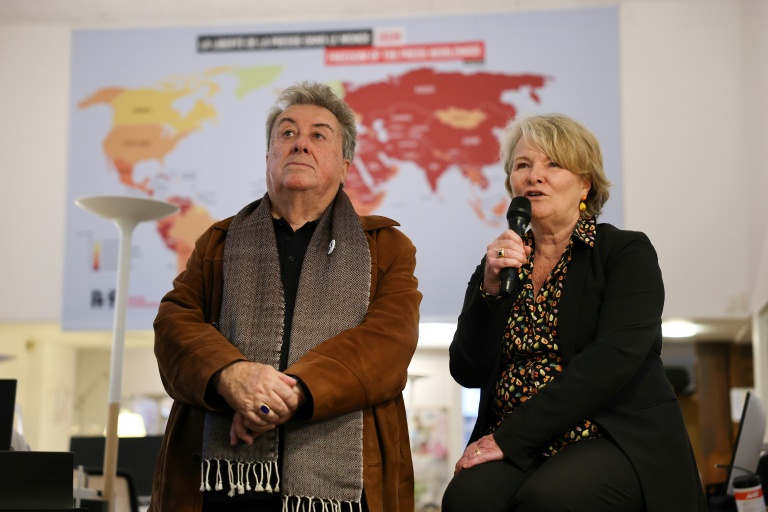 Francis Godard et Sylvie Godard, le beau-père et la mère de Christophe Gleizes, le 15 octobre 2026 à Paris