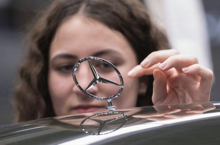 une employée de Mercedes-Benz à l'usine de Sindelfingen, 14 février 2023