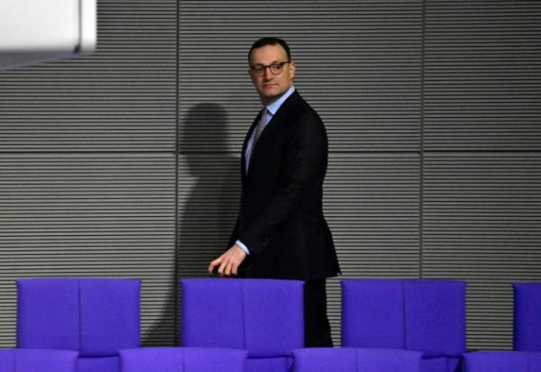 Le chef des députés conservateurs allemands, Jens Spahn, assiste à une séance plénière du Bundestag, la chambre basse du Parlement, le 5 décembre 2025 à Berlin 