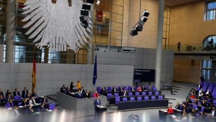 Les députés allemands ont adopté vendredi une réforme pour rendre les plans d'épargne-retraite subventionnés plus attractifs