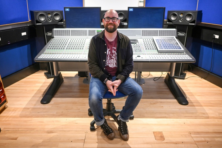 Chris McInnes, directeur adjoint de la section musique à la Brit School, le 14 avril 2026 à Croydon, dans le sud de Londres
