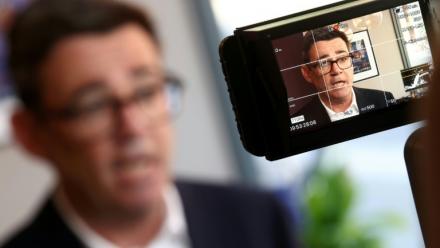 Le Premier ministre travailliste britannique Andy Burnham lors d'une interview, le 11 août 2026 à Ilkeston, dans le centre de l'Angleterre  