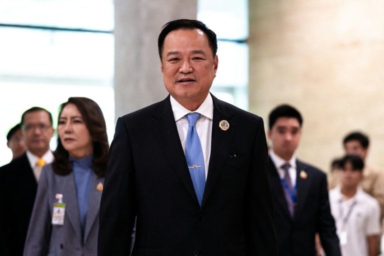 Anutin Charnvirakul à son arrivée au Parlement thaïlandais le 5 septembre 2025 à Bangkok, quelques heures avant d'être désigné nouveau Premier ministre