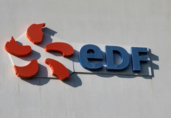 Le tarif préférentiel de l'énergie accordé aux salariés d'EDF a été mis en cause vendredi par un rapport de la Cour des comptes, alors que le gouvernement envisage de rogner cet avantage, suscitant une levée de boucliers des syndicats.