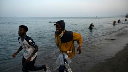 Des hommes arrivés dans l'enclave espagnole de Ceuta, en Afrique du Nord, le 31 juillet 2026