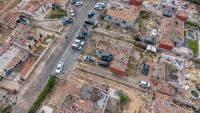 Vue aérienne de maisons détruites par une tornade, le 26 août 2026 à Pomas, dans l'Aude