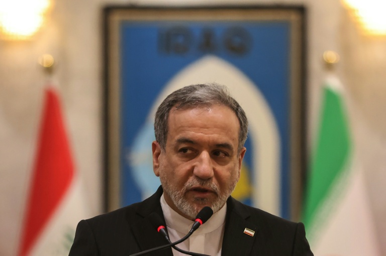 Le ministre iranien des Affaires étrangères Abbas Araghchi s'exprime lors d'une conférence de presse conjointe avec son homologue irakien le 28 juin 2026 à Bagdad