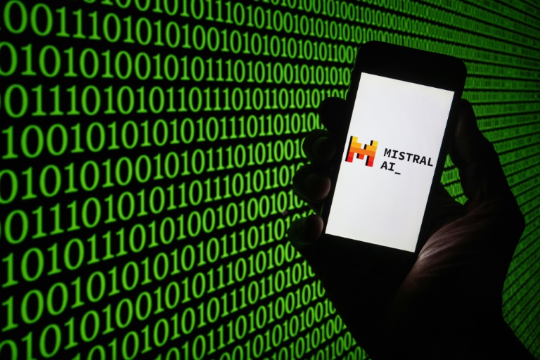 La start-up française d'intelligence artificielle Mistral conforte sa place de champion européen