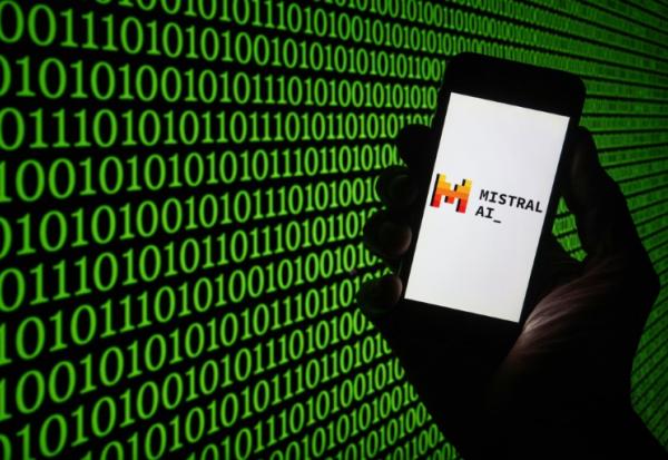 La start-up française d'intelligence artificielle Mistral conforte sa place de champion européen
