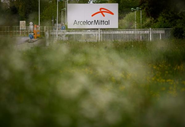 ArcelorMittal: face aux 600 suppressions de postes en France, l'Etat sommé d'intervenir