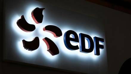 Le logo du groupe EDF, le 8 juin 2022 à Lille (nord de la France)