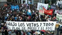 Manifestation devant le Congrès national contre les vetos du président argentin Javier Milei à Buenos Aires, le 17 septembre 2025