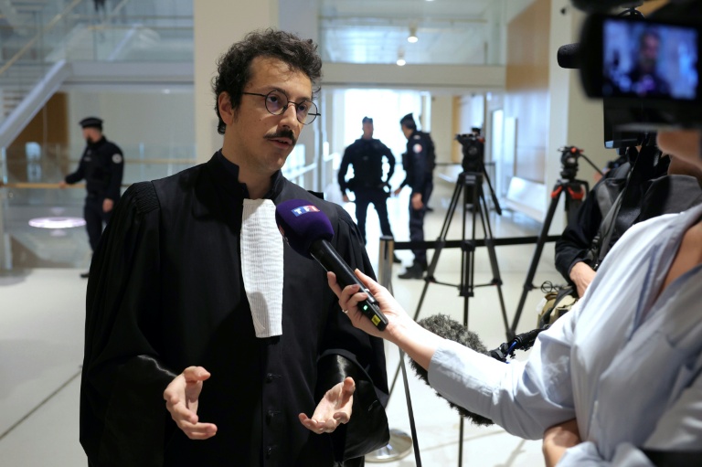 Romain Ruiz, avocat de Carl Esnault, à l'ouverture du procès Athanor à Paris le 30 mars 2026