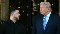 Le président ukrainien Volodymyr Zelensky (G) et le président américain Donald Trump à Mar-a-Lago, à Palm Beach (Floride), aux Etats-Unis, le 28 décembre 2025