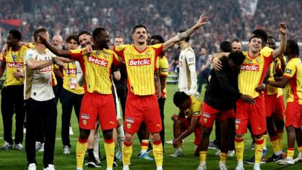 Les Lensois vainqueurs des Niçois en finale de la Coupe de France, le 22 mai 2026 au Stade de France