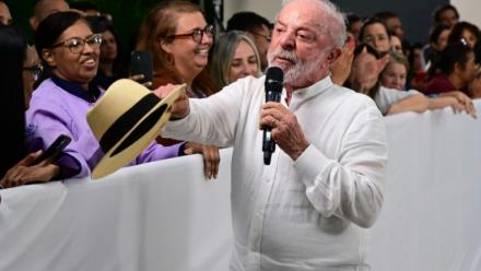 Le président brésilien Luiz Inácio Lula da Silva fait un discours lors d'une visite à l'hôpital fédéral d'Andaraí, à Rio de Janeiro (Brésil), le 28 juillet 2026