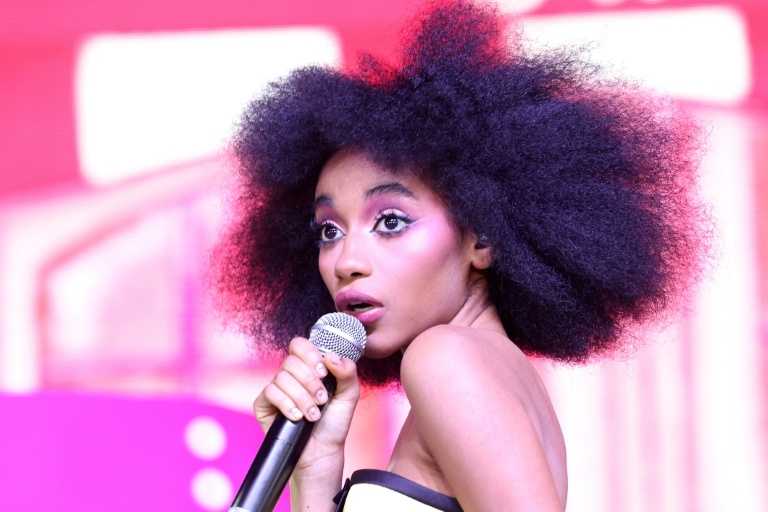 La chanteuse et compositrice britannique Flowerovlove se produit lors du festival de Coachella à Indio, en Californie, le 12 avril 2026