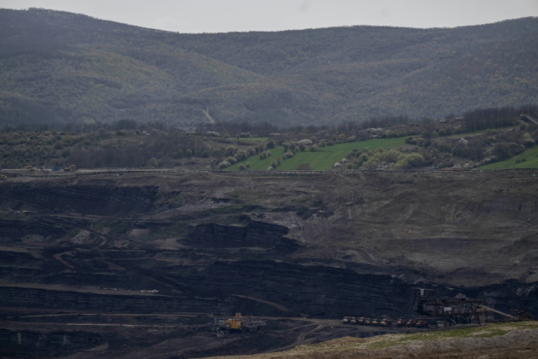 Extraction du charbon près de la ville d'Obilic, au Kosovo, le 10 avril 2026