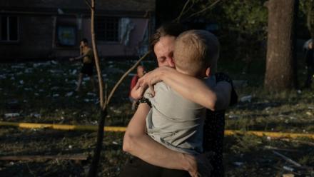 Après une attaque de missiles russes sur Kiev, le 2 juillet 2026