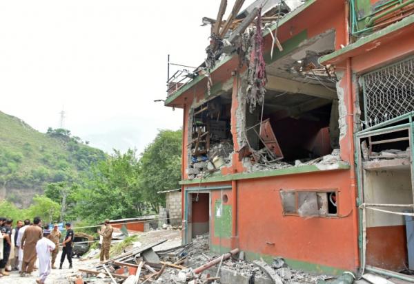 Une mosquée détruite par une frappe indienne le 7 mai 2025 à Muzaffarabad, capitale du Cachemire pakistanais
