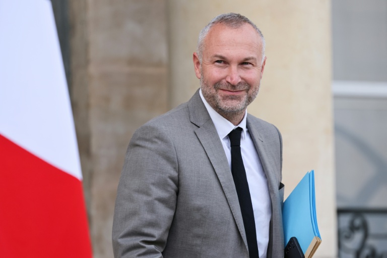 Le ministre des Relations avec le Parlement Laurent Panifous quitte le palais de l'Elysée après le conseil des ministres, le 22 octobre 2025