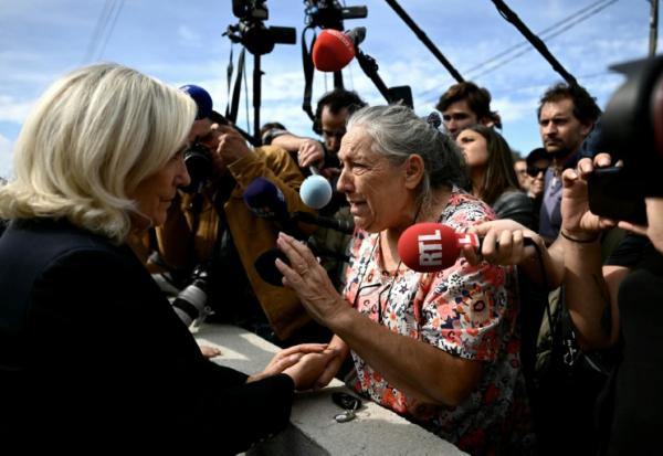 La candidate du RN à la présidentielle, Marine Le Pen, en déplacement au Porge, en Gironde, le 17 septembre 2026