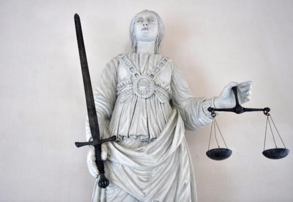 Au procès de quatre responsables de l'ancienne société immobilière Finaxiome, accusés d'avoir lésé des centaines de personnes, les parties civiles exaspérées après quinze ans de procédure espèrent toujours justice