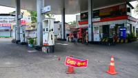 Une station-service fermée pour cause de pénurie de carburant, le 17 mars 2026 dans la banlieue de Colombo